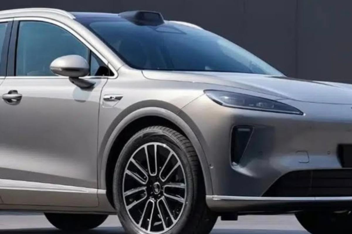 SUV HUAWEI fa tremare Tesla
