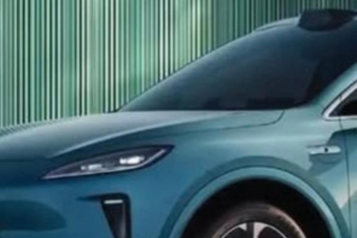 SUV HUAWEI fa tremare Tesla