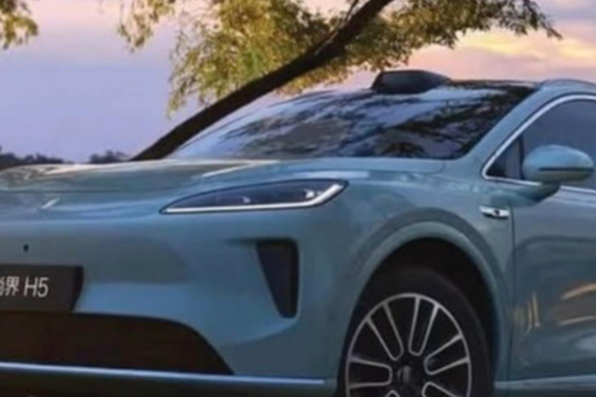 SUV HUAWEI fa tremare Tesla